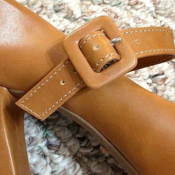 EUC LARA caramel brown leather heels - Picture 3 of 5